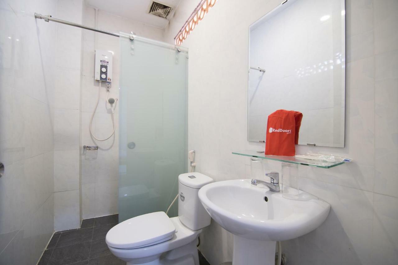 Reddoorz Near Nguyen Hue Walking Street 2 - Dorms Available Ho Chi Minh-stad Buitenkant foto