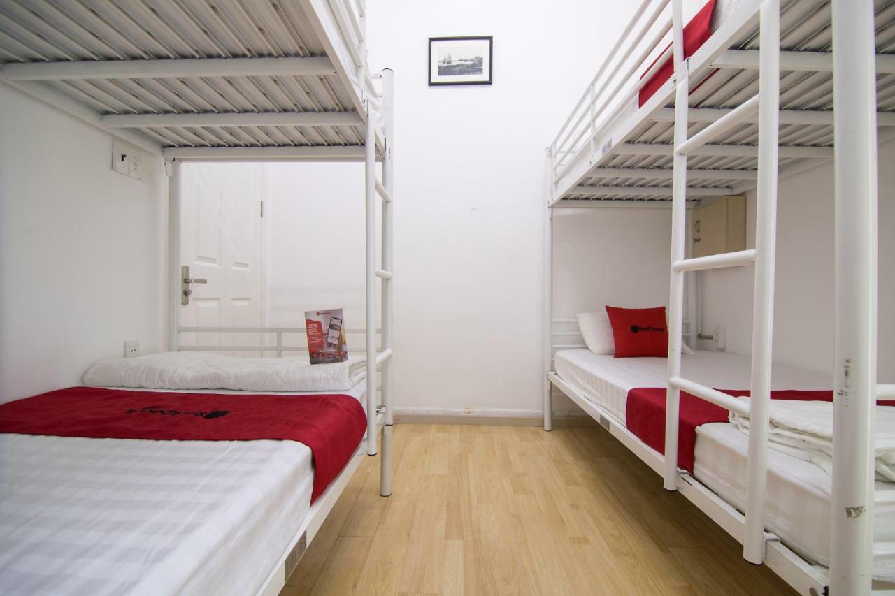 Reddoorz Near Nguyen Hue Walking Street 2 - Dorms Available Ho Chi Minh-stad Buitenkant foto